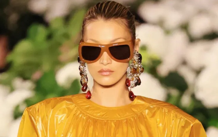 2 həftə əvvəl xətəxanaya yerləşdirilən Bella Hadid podiumda - Fotolar