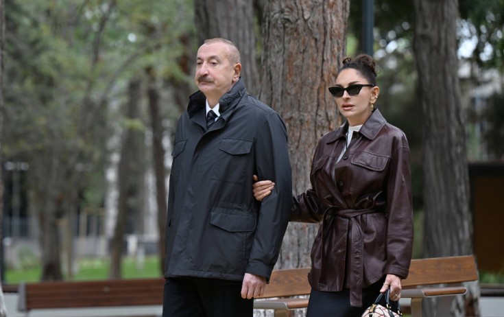 Prezident xanımı ilə yeni parkda - Fotolar