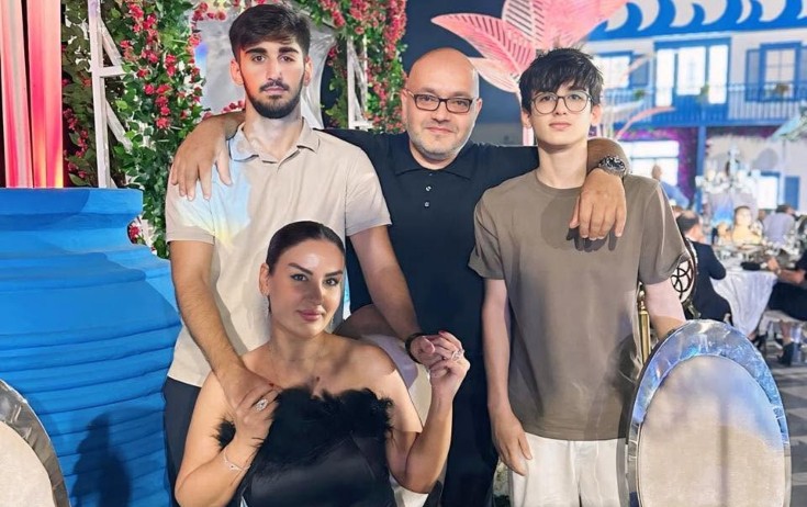 İlk dəfə ailəsi ilə foto paylaşdı
