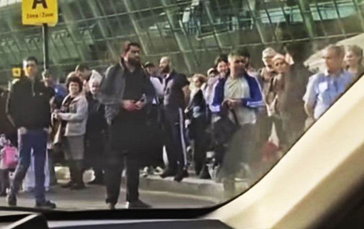 Taksilərlə bağlı dəyişiklikdən sonra hava limanındakı vəziyyət - Video