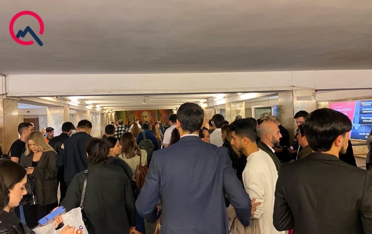 İctimai nəqliyyatda saatlardır ödəniş etmək olmur - Foto