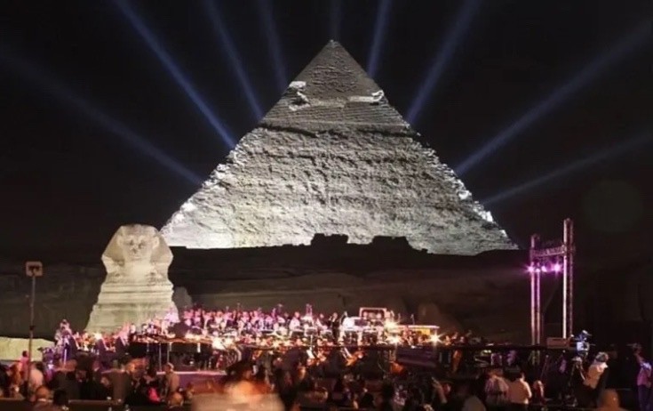 Piramidalar yaxınlığında konsertlərə qadağa tələbi