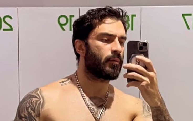 İbrahim yarıçılpaq fotosunu paylaşdı