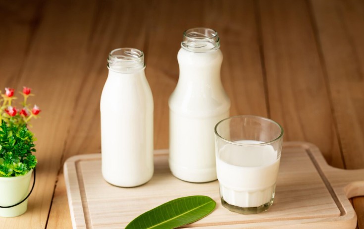 Hər gün 1 kasa qatıq yeyib, 1 stəkan kefir için