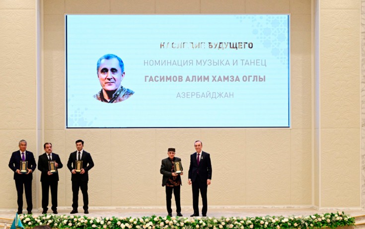 Alim Qasımov Daşkənddə mükafatlandırıldı - Foto