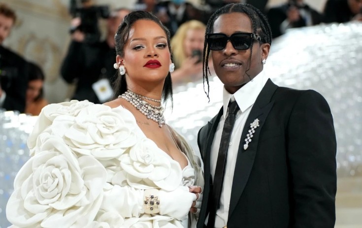 Rusiya Rihannanın nişanlısına 14 milyon ödəyəcək