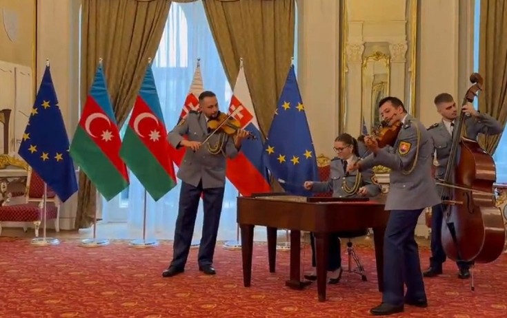 Prezidentin iştirak etdiyi qəbulda “Qurban olum, Azərbaycan” ifa olundu - Video