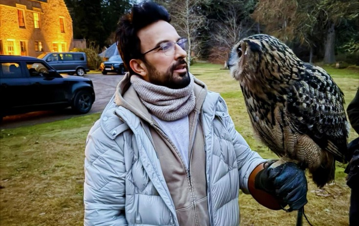 Tarkan bayquşla fotolar çəkdirdi
