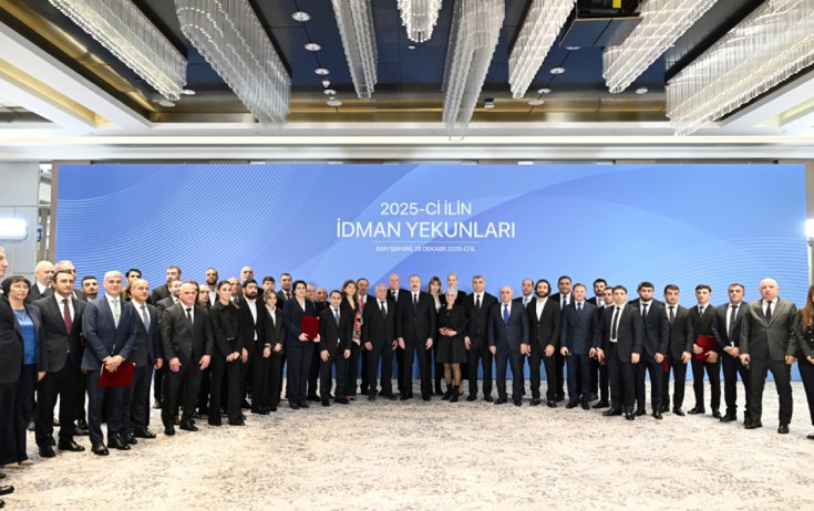 Prezident bu idmançılara ev verdi