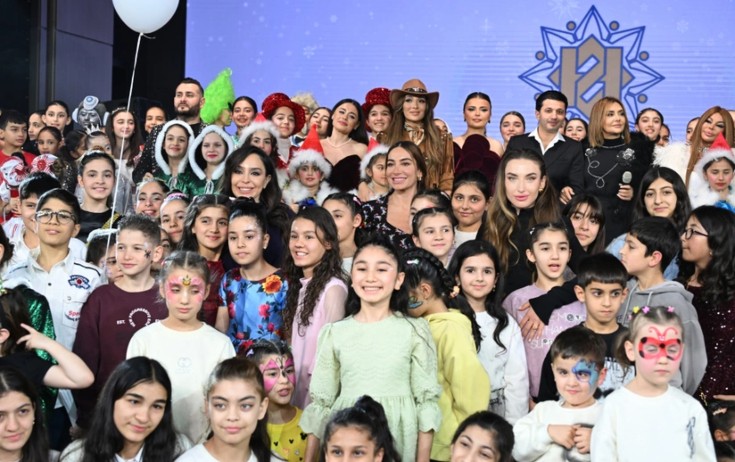 Prezidentin qızları və gəlini şəhid övladları ilə bayram şənliyində - Fotolar