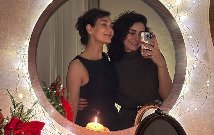 Əməkdar artist qızı ilə arxiv fotosunu paylaşdı