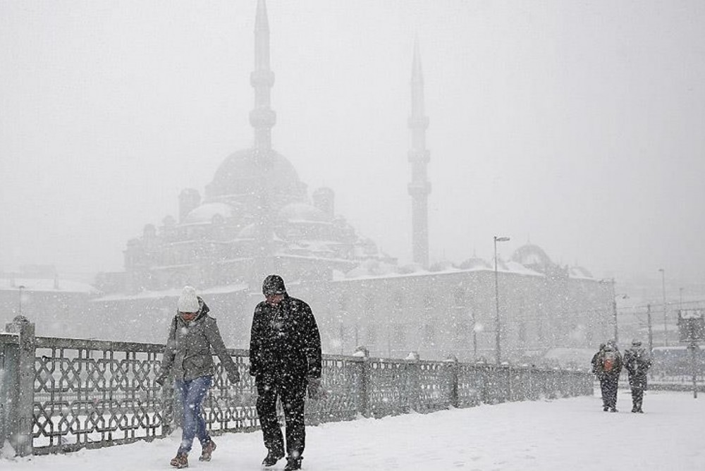 Türkiyədə uçuşlar ləğv edilir, məktəblər bağlanır