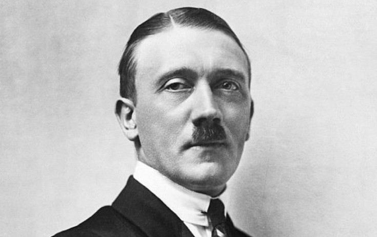 Hitlerin çəkdiyi rəsmlər hərracda satıldı - Fotolar