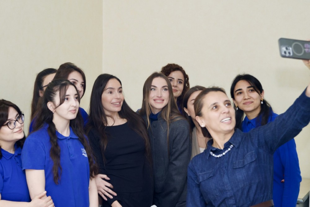 Prezident ailəsi Gəncə Autizm Mərkəzini ziyarət etdi - Fotolar