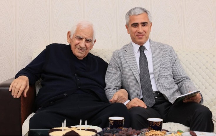 Anar Ələkbərov 95 yaşlı Nəriman Həsənzadənin evində - Fotolar