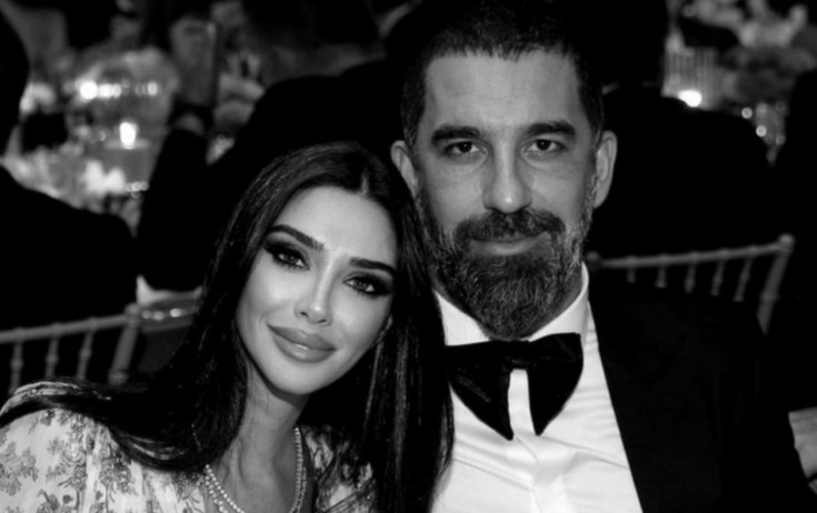 Arda Turanın xanımı bahalı avtomobili və çantası ilə diqqət çəkdi - Foto