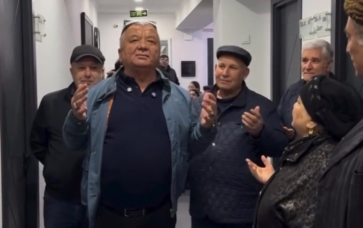 Bakıda əl enerjisi ilə "müalicə" edən "həkim" saxlanıldı - Video