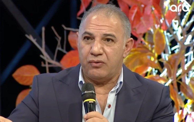“Toyda hər janrı oxuyur, belə müğənni harada var?”