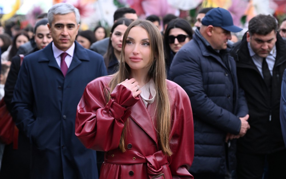 Prezidentin gəlini Novruz yarmarkasında - Fotolar