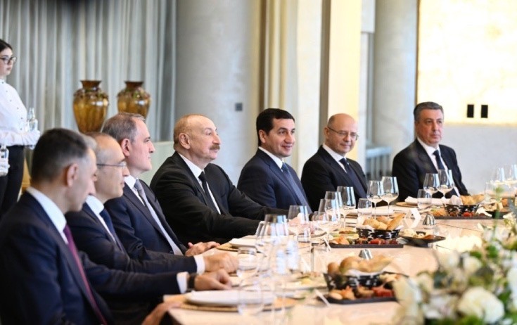 İlham Əliyevin şərəfinə lanç verildi - Fotolar