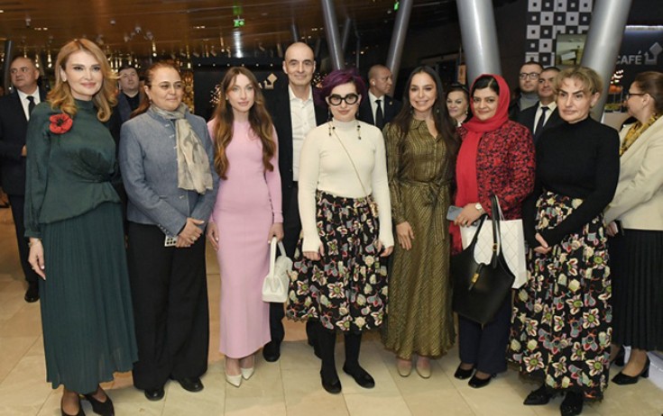 Leyla və Alena Əliyevalar sərgidə - Fotolar