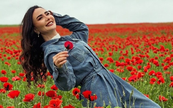 Tülpanları əzən blogerlərə söz atdı - Fotolar