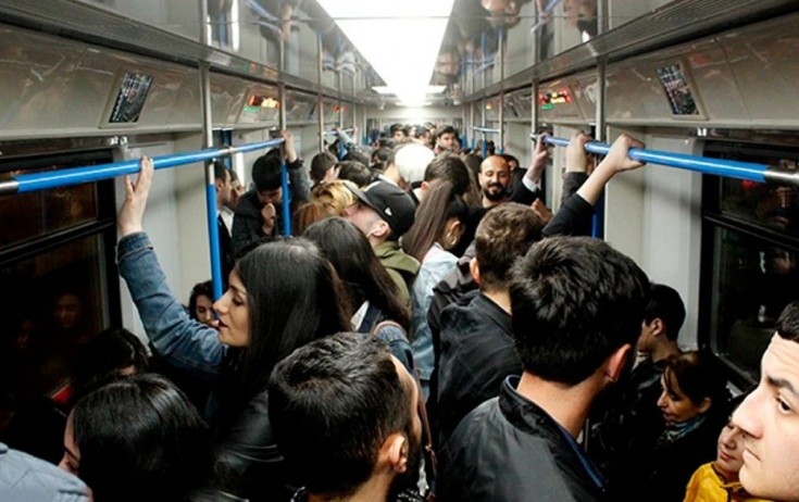 Metrodakı hadisədə 2 qadın xəstəxanalıq olub