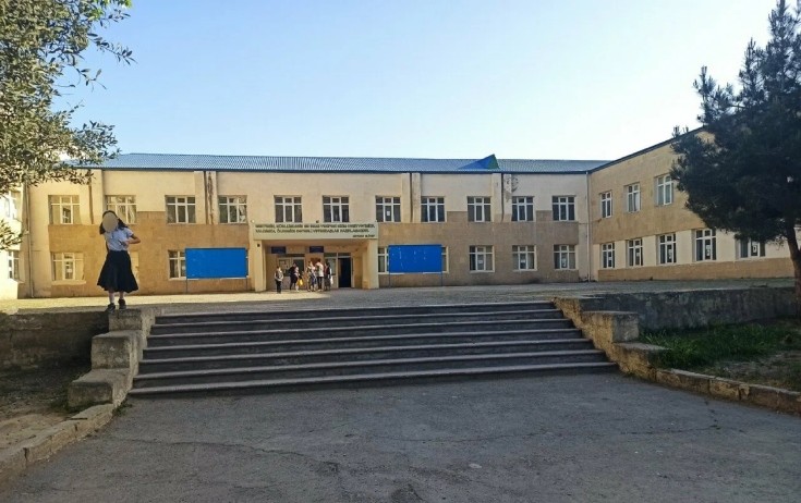 Sinif yoldaşını spirtlə yandıran məktəbli həbs edildi