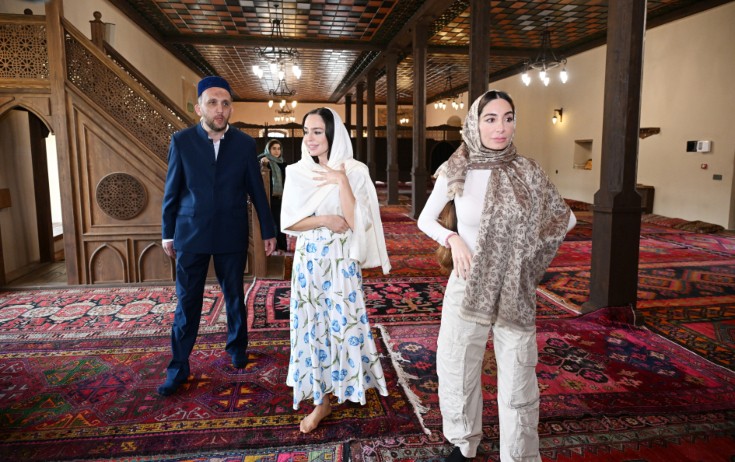 Leyla və Arzu Əliyevalar Şəkidə - Fotolar