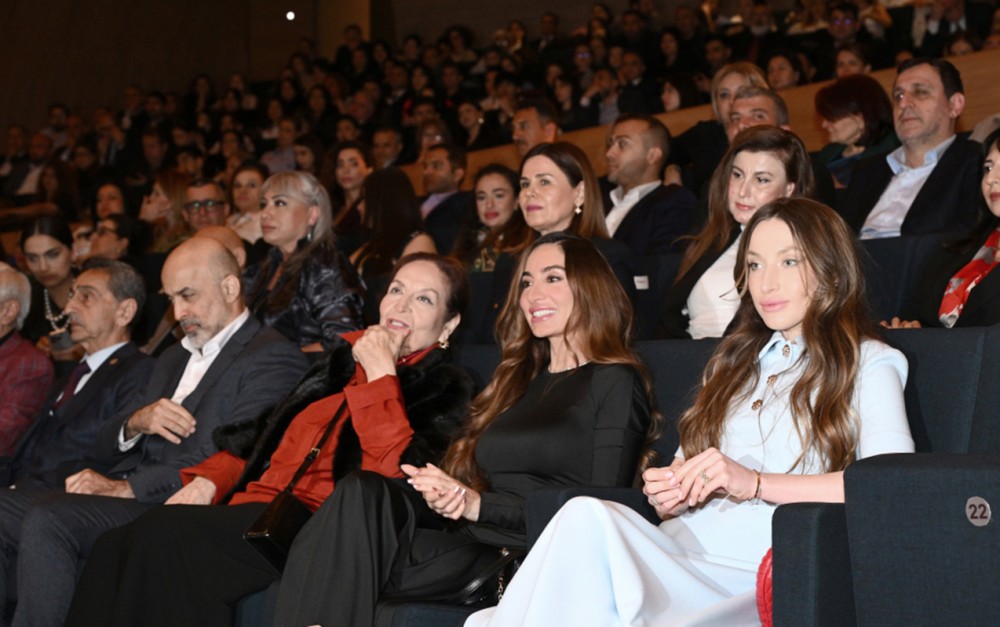 Prezidentin qızı və gəlini film təqdimatında - Fotolar