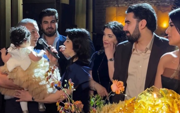 Ədalət Şükürov xanımı, oğlu və gəlini ilə - Video