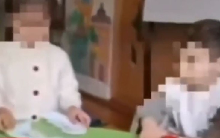 Bağçada uşaqları təhqir edən tərbiyəçi işdən çıxarıldı - Video