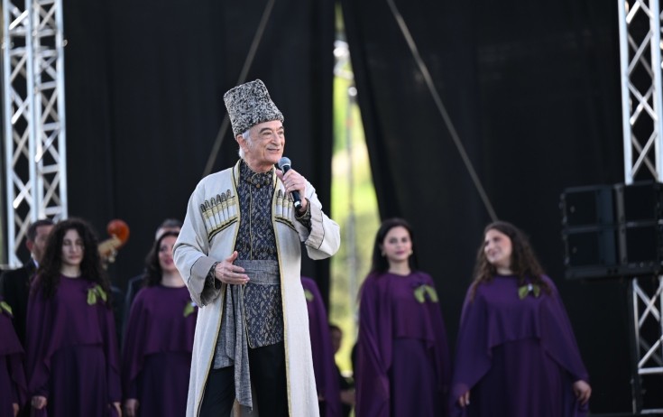 “Xarıbülbül” musiqi festivalının açılışından - Fotolar