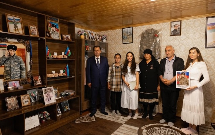 Prezidentin qızları şəhid Ülfət Babazadənin evində - Fotolar