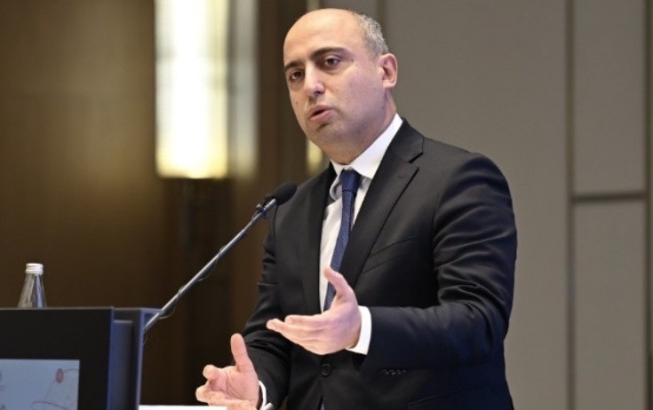 Sİ bəzi materialları Dilçilik İnstitutundan yaxşı təqdim edir