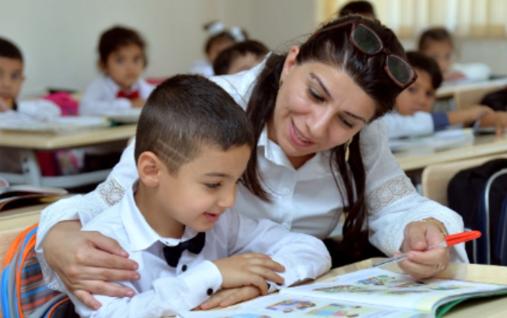 Müəllim və şagirdlərin geyimi ilə bağlı tələblər qanuna salınır