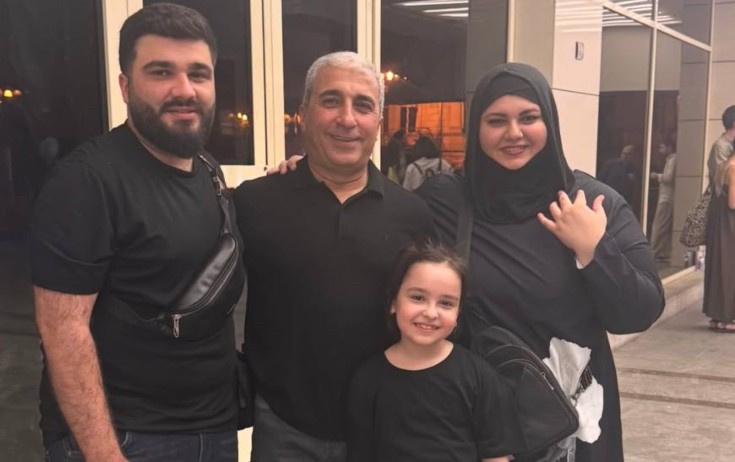 Rafael İsgəndərov övladları və nəvəsi ilə - Foto
