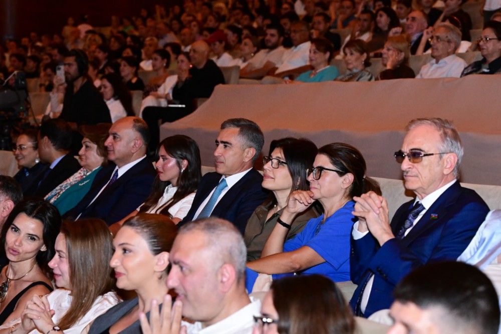 “Bizim Maqsud müəllim” tamaşası nümayiş olub