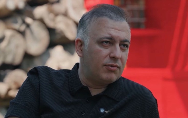 Hüseyndən tənqidlərə cavab: "Çörəyimdən olaram"