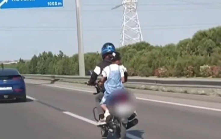 Övladını motosikletdə təhlükəyə atan ata saxlanıldı