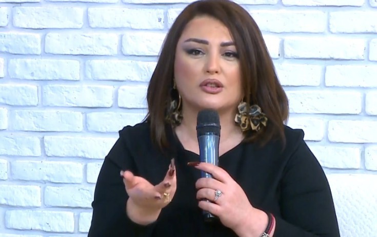 "Gözəldir, amma ağzını açmasın"
