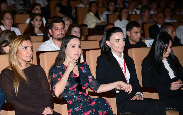 Leyla Əliyeva “Onlardan biri: Emil” adlı anım tədbirində - Fotolar