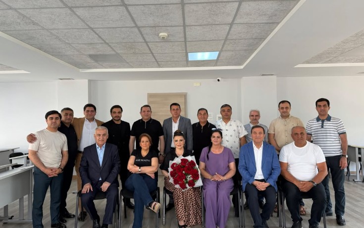 Sənət dostlarından Nəzakət Teymurovaya ad günü sürprizi - Video