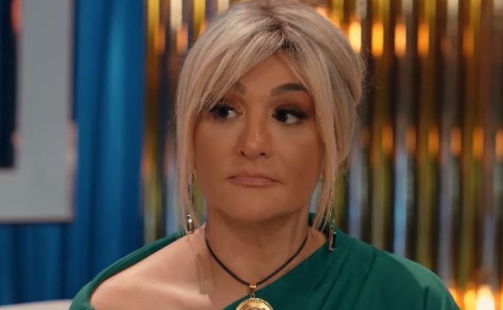 Mətanət səhhətinə görə hündürdaban geyinirmiş