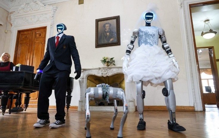 Moskvada ilk robot toyu - Video