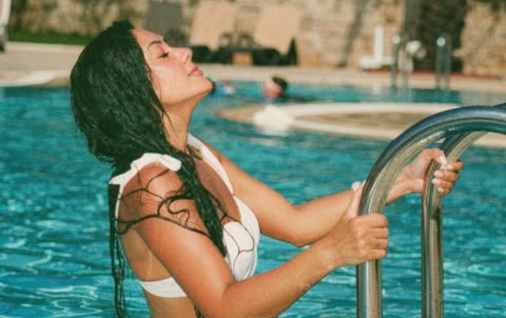 Ayan çimərlik geyimində fotosu ilə gündəmə gəldi